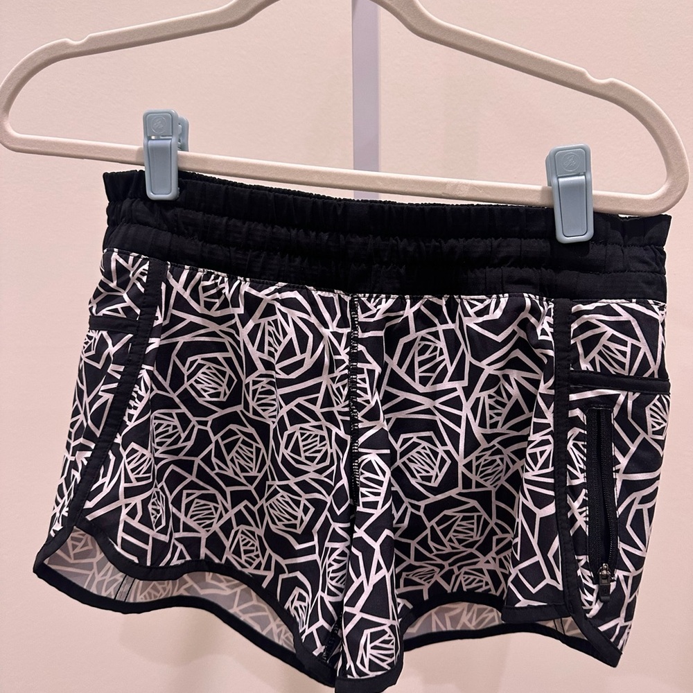 Lululemon Track That High-Rise 3” Shorts – Black White Pattern, Size 6, GUC - Picture 6 of 8